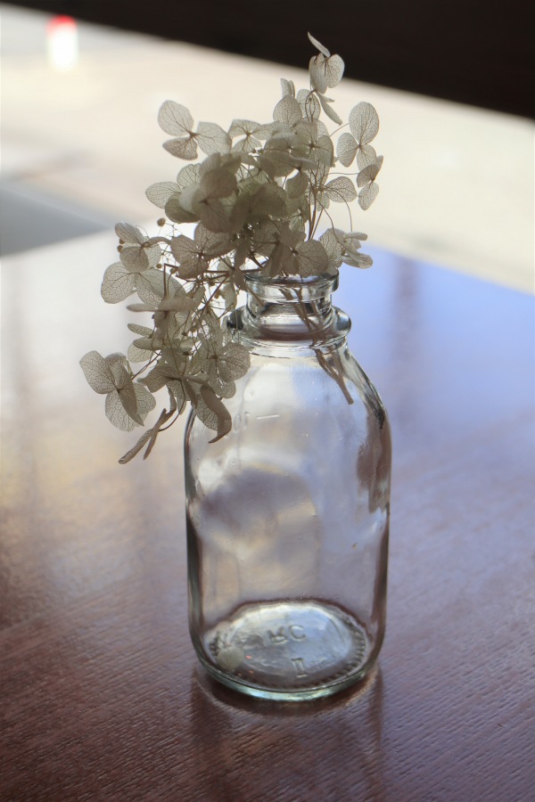 テーブルの花瓶