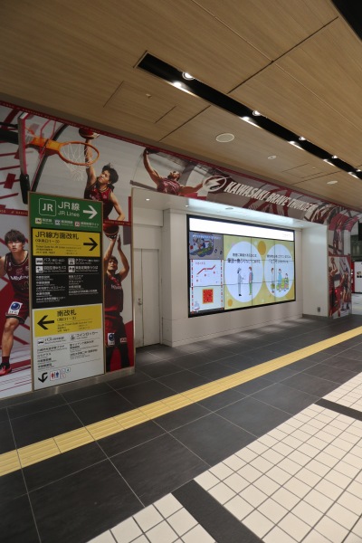 東急武蔵小杉駅「こすぎアイ」の壁面
