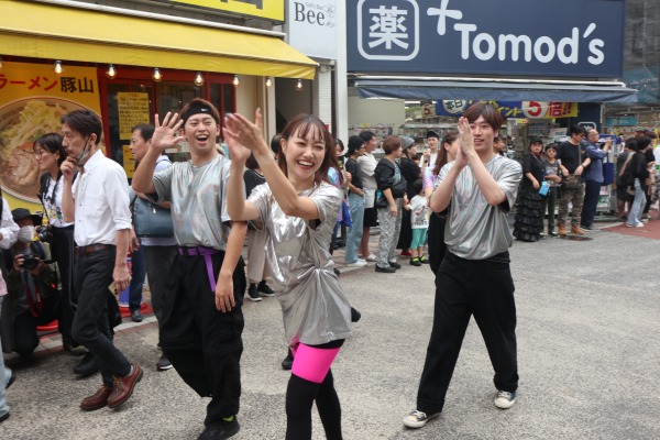 オズ通り商店街のパレード