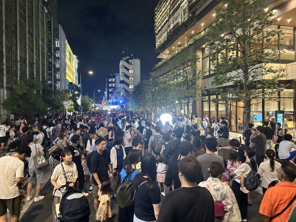 道路で！盆踊り