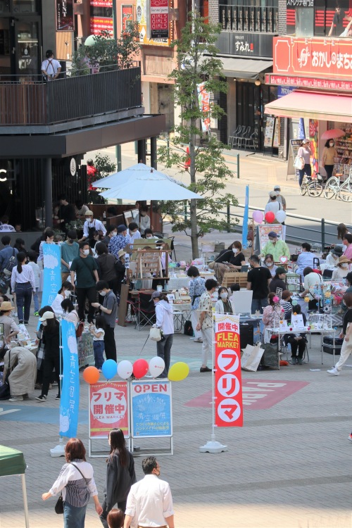 こすぎコアパークで開催された「青空個展てづくり市＆フリーマーケット」