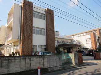 新日本学園の建物