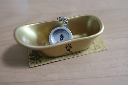 黄金のバスタブミニチュア・風呂桶キーホルダー
