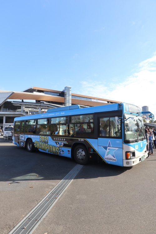 川崎市バスの川崎フロンターレ優勝記念ラッピングバス