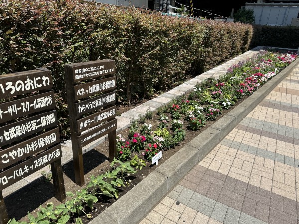 JR武蔵小杉駅西口の花壇