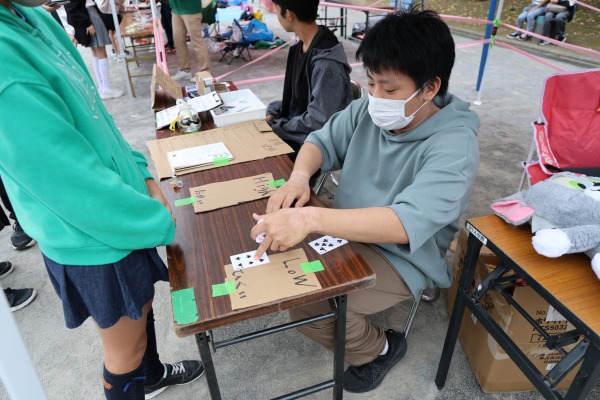 子どもたちが運営に加わるさまざまな模擬店