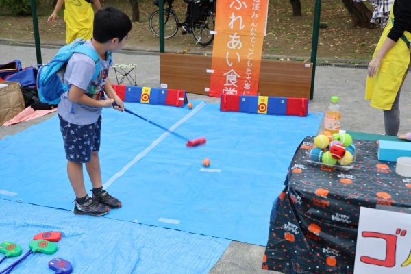 子どもたちが運営に加わるさまざまな模擬店