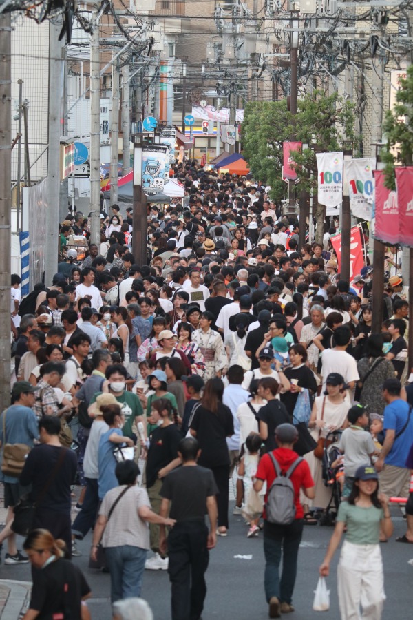 賑わう平間銀座商店街