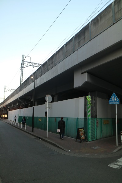 武蔵小杉駅～新丸子駅間の高架下
