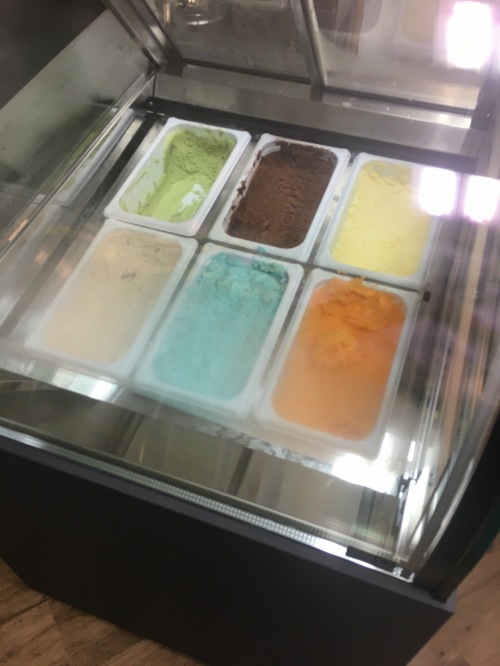 アイスクリームのショウケース