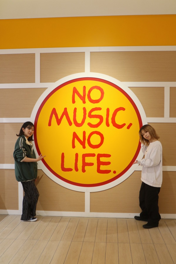 NO MUSIC, NO LIFE.前にて