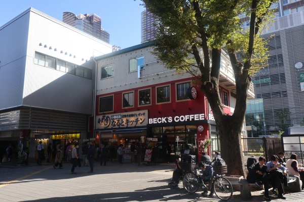 JR武蔵小杉駅北口のベックスコーヒーショップ・なるとキッチン