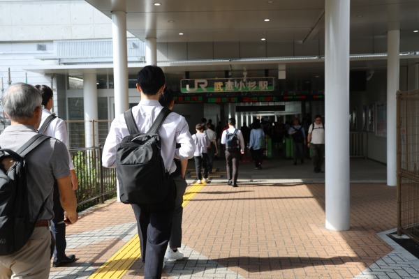 綱島街道改札