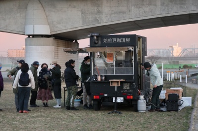 丸子橋ピクニック広場での野外映画上映会