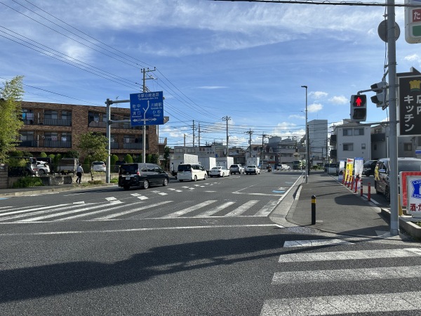 宮内新横浜線と府中街道の交差点付近