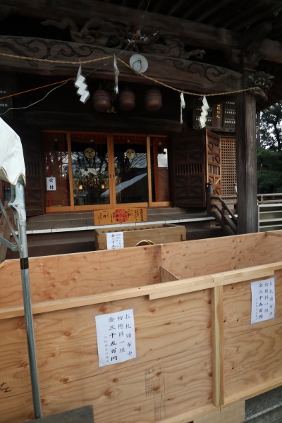 賽銭箱が設置された丸子山王日枝神社