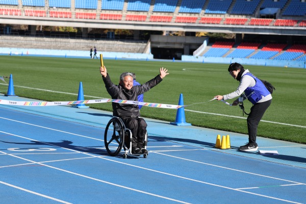 なかはらランニングフェスタ合同チームのアンカーは日本パラ陸連花岡さん