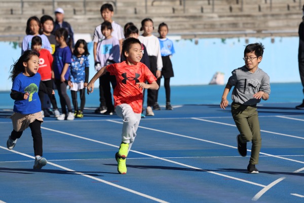 富士通陸上競技部協力による「ランニング教室」（子どもの部）