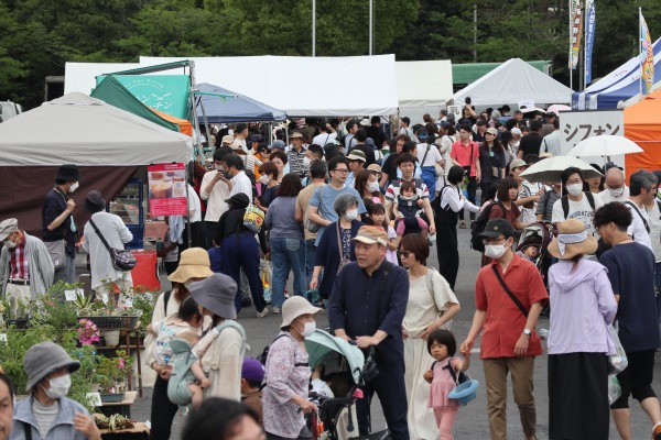 花と緑の市民フェア・川崎市畜産まつりが開催された等々力緑地