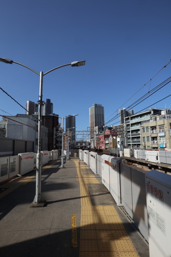 ホーム屋根の延伸は未着手